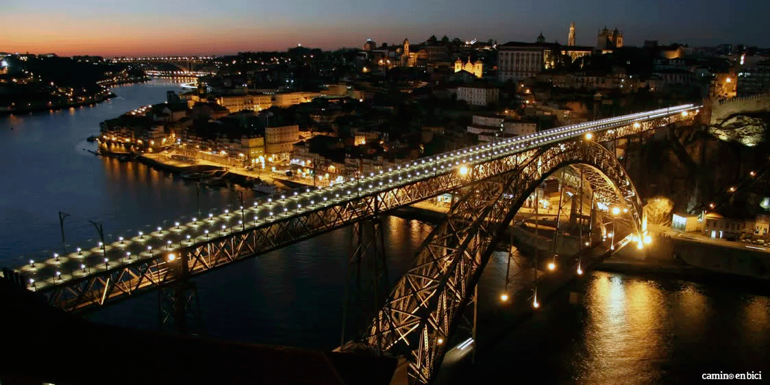 Oporto, ciudad de moda. Vista nocturna del Puente de Luis I