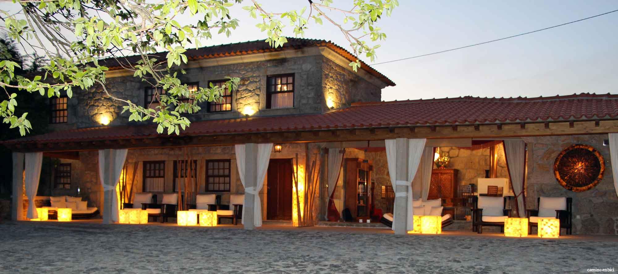 Todas las ventajas del Camino Francés en grupo y en bicicleta : descansar en hoteles con encanto