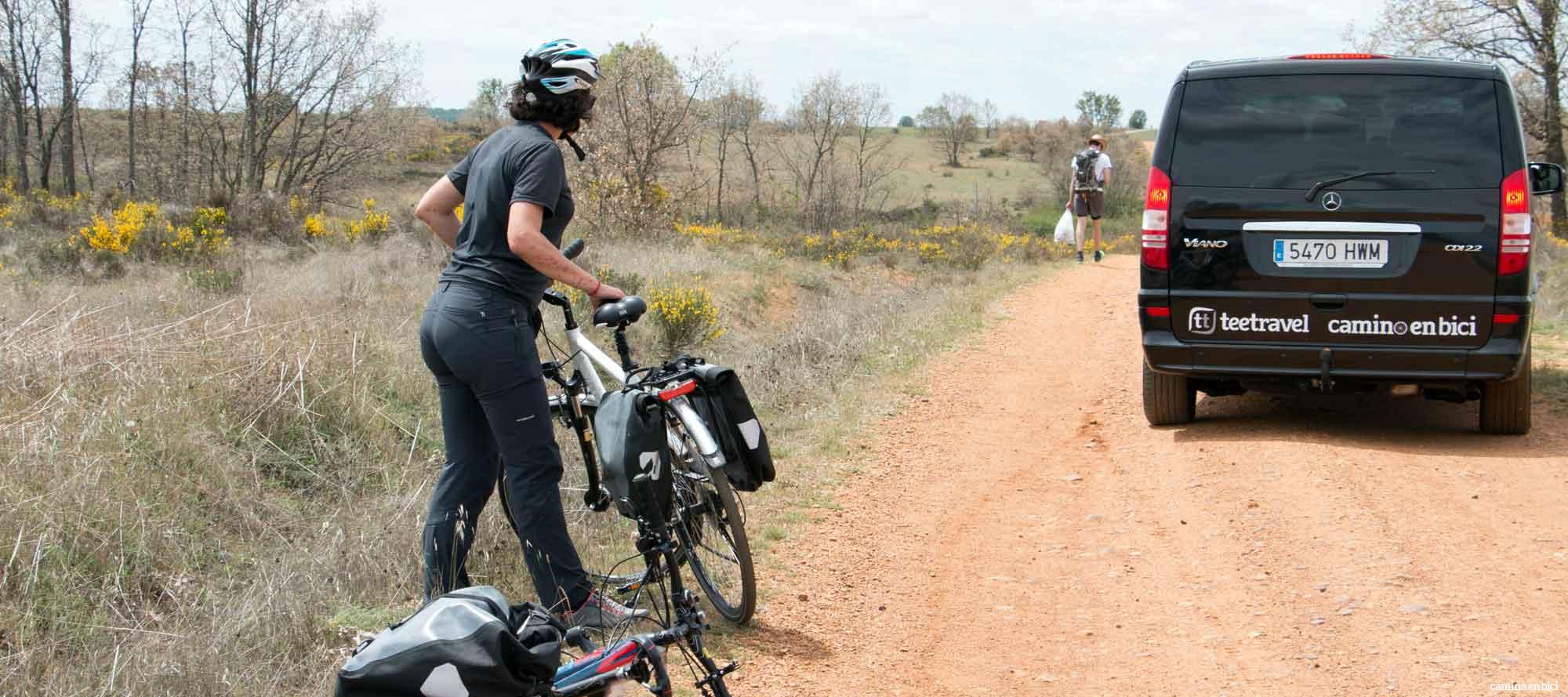 Todas las ventajas del Camino Francés en grupo y en bicicleta - nuestro coche de apoyo