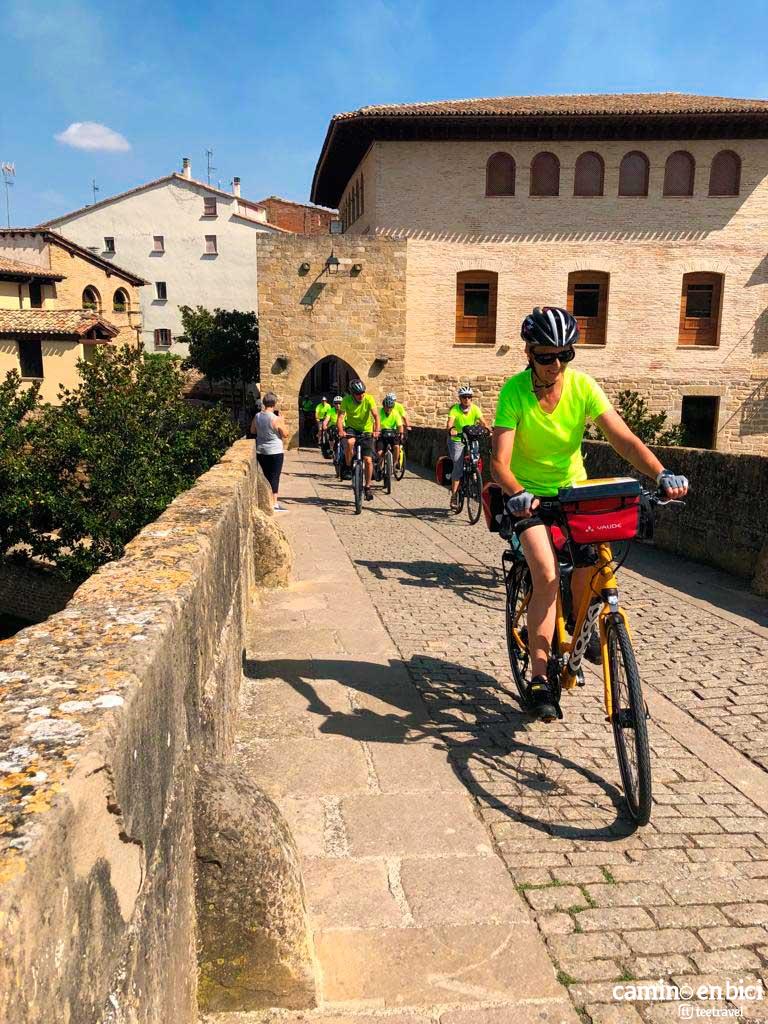 Camino en Bici en Grupo - Puente la Reina